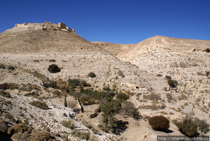 Замок крестоносцев посреди иорданской пустыни Шобак, Иордания