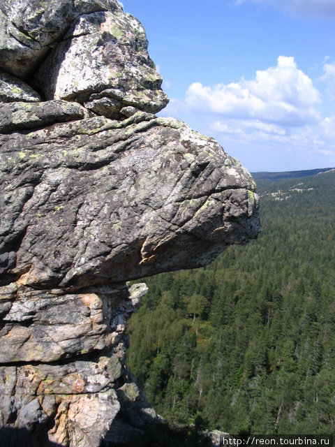 Некоторые скалы напоминают знаменитых парижских горгулий из Нотр-дам-де-Пари Златоуст, Россия