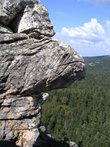 Некоторые скалы напоминают знаменитых парижских горгулий из Нотр-дам-де-Пари