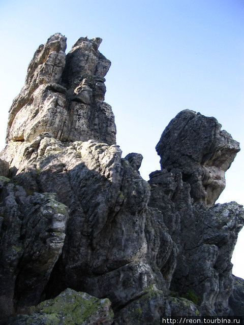 Скалы на вершине Откликного гребня принимают самую причудливую форму Златоуст, Россия