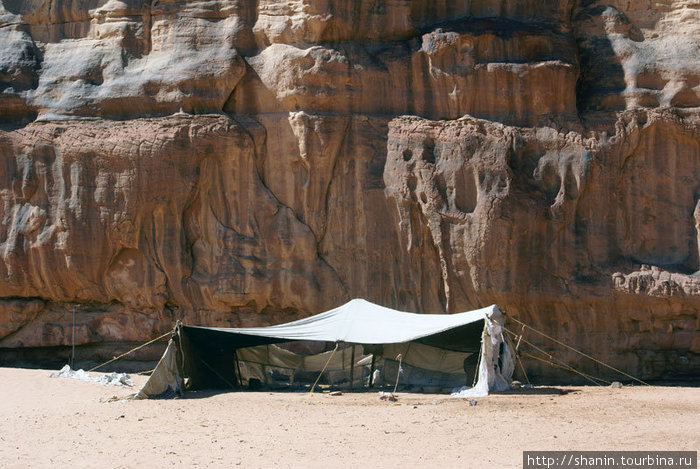 Бедуинская палатка Пустыня Вади Рам, Иордания