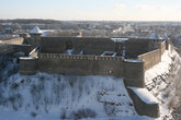 вид с Нарвского замка на Ивангородскую крепость