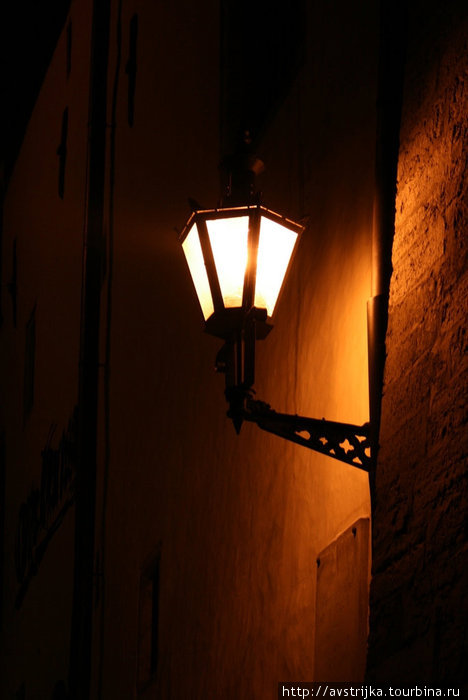 фонарь в Старом городе Таллин, Эстония