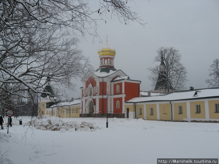 Особую прелесть Валдаю придает расположенный недалеко на острове Валдайский Иверский Святоозерский Богородицкий мужской монастырь Валдай, Россия