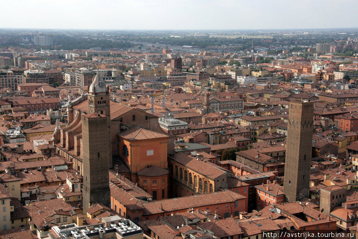 вид на город с башни Асинелли Болонья, Италия
