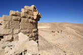 Угловая башня с арабской надписью