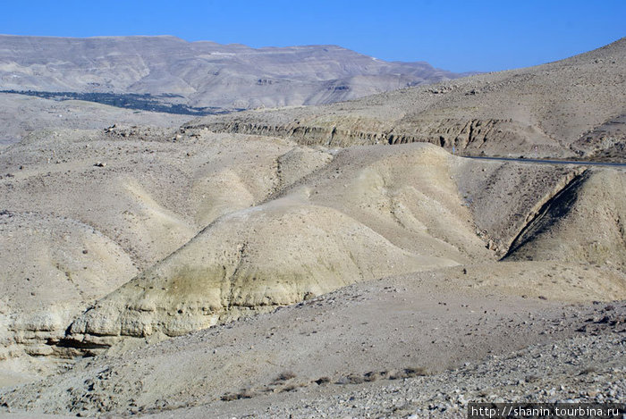 Дорога из Эш-Шобака в Эль-Карак проходит большей частью по пустыне и горам Эль-Карак, Иордания