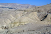 Дорога из Эш-Шобака в Эль-Карак проходит большей частью по пустыне и горам