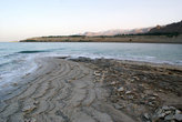 Берег Мертвого моря на рассвете