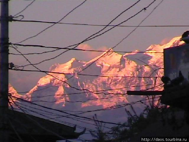 Горы на фоне храма Манакамана, Непал