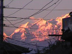 Горы на фоне храма