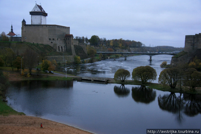 Нарвский замок и Липовая ямка Нарва, Эстония