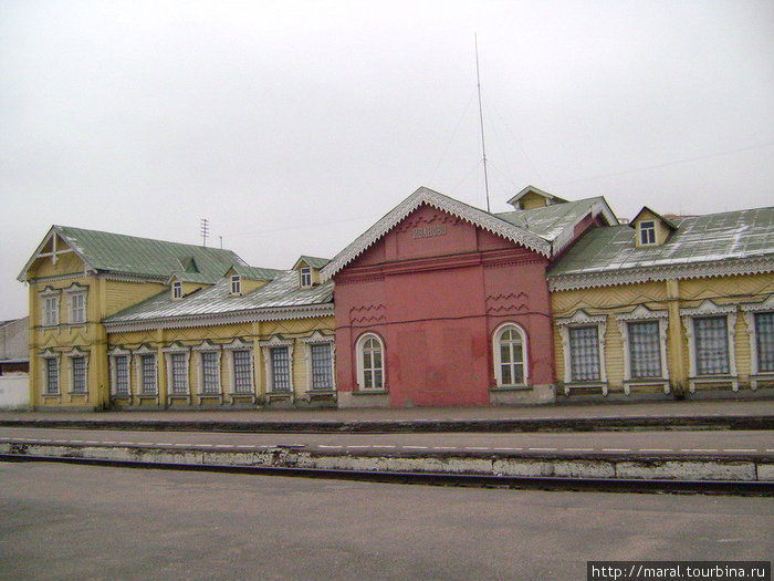Железнодорожная станция всегда называлась Иваново, хотя город до 1932 года назывался Иваново-Вознесенском. Россия
