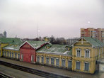 Первый железнодорожный вокзал в городе Иваново был построен в 1894 году. Ныне в его здании располагается торговый дом «Кенгуру».