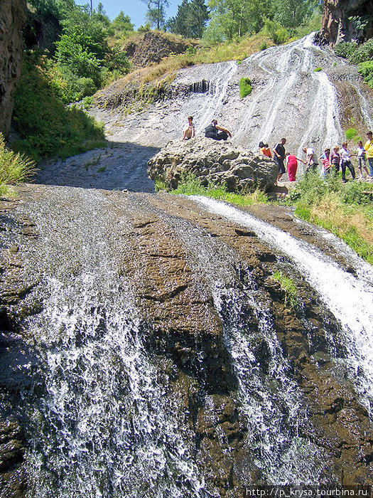 Водопад в городе Джермуке