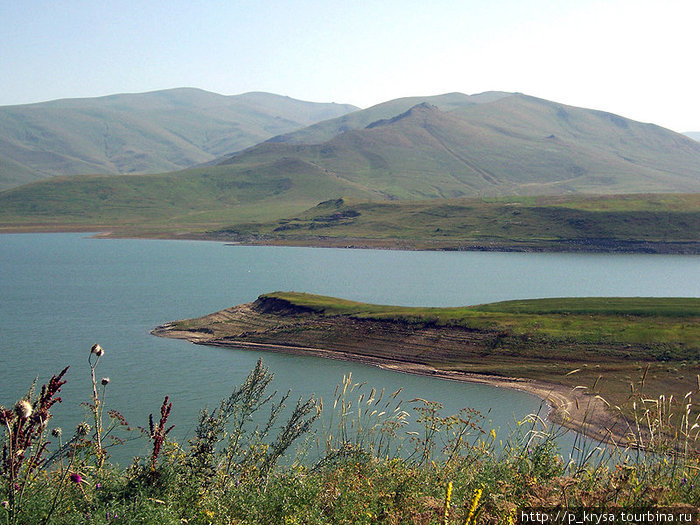 Вид с трассы на водохранилище Спандарянское водохранилище, Армения