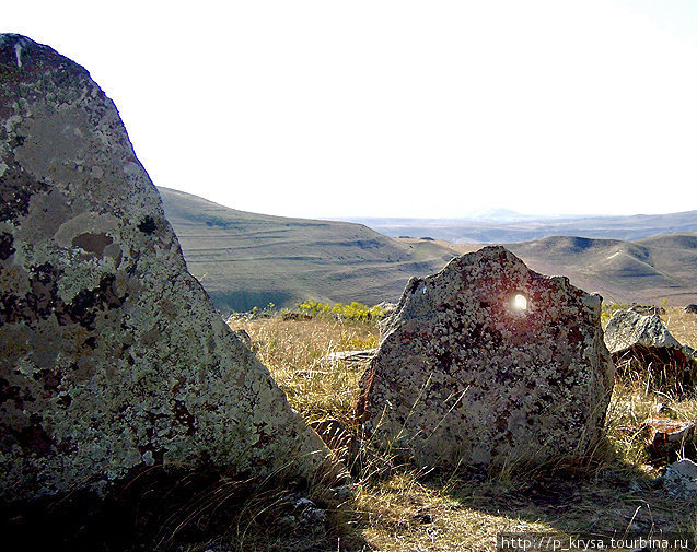 Мегалитический комплекс Зорац-Карер. Отверстие в камне. Зорац-Карер, Армения