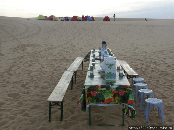 Завтрак, обед и ужин в пустыне Сахара