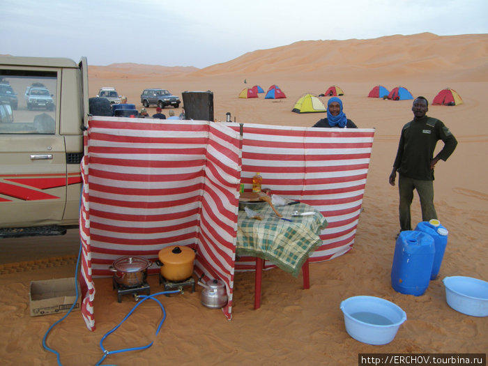 Завтрак, обед и ужин в пустыне Сахара Ливия