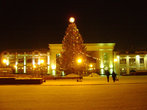 Вечерняя Уфа.
Новогодняя ёлка на площади перед торгово-деловым комплексом «Гостиный двор»