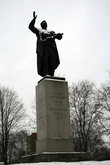 Памятник героям-партизанам.