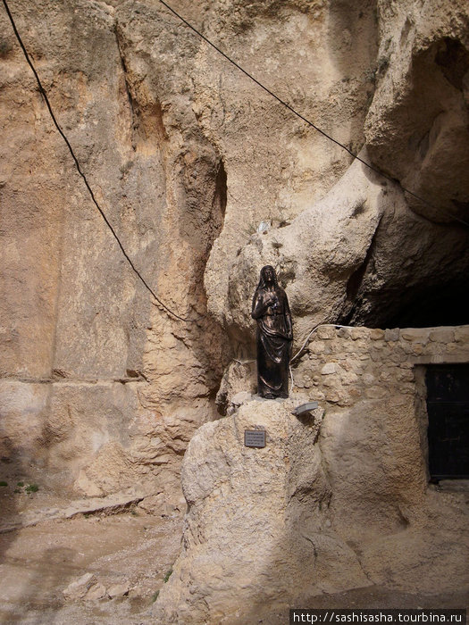 Ущелье, по которому св. Фекла убегала от римских солдат Маалула, Сирия