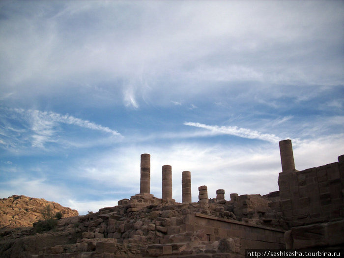 То ли колонны, то ли дымовые трубы Петра, Иордания