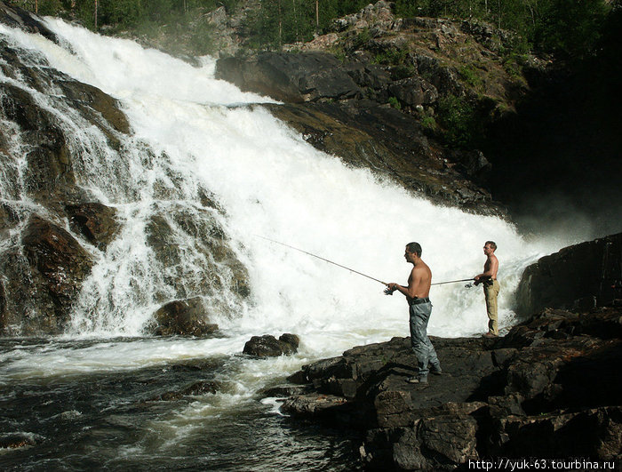 рыбалка под водопадом Зареченск, Россия