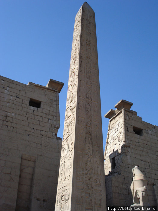 Современный город Луксор, Египет