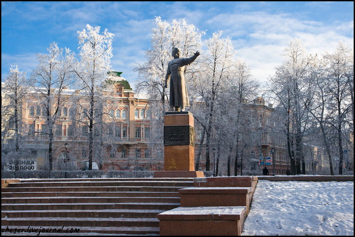 Памятник Минину на центральной площади перед кремлем Нижний Новгород, Россия