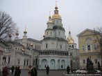 Свято-Покровский монастырь, посередине — Покровский собор.