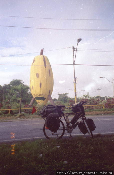 Водонапорная башня в виде папайи Колумбия