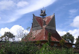 Одна из самых оригинальных каро-батакских крыш, с элементами фрактальной архитектуры