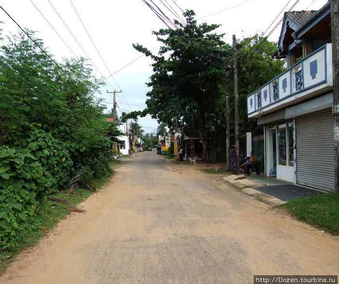 дорожка из отеля к шоссе Калутара, Шри-Ланка