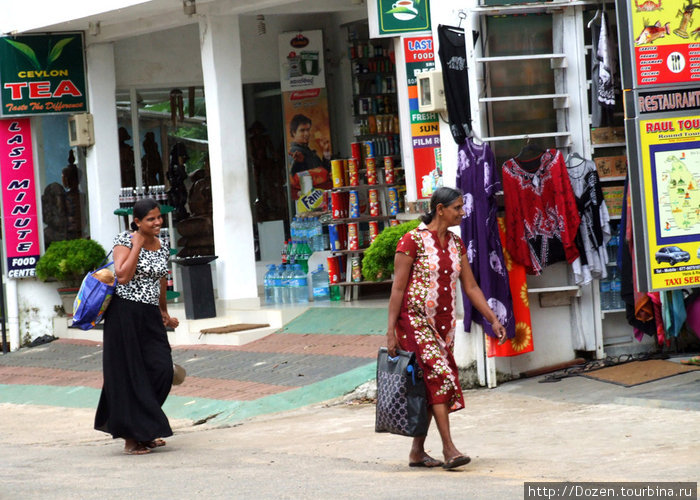 по большей части ланкийцы всегда довольны Калутара, Шри-Ланка