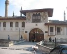 На протяжении двух с половиной столетий Дворец служил центром политической, духовной и культурной жизни крымских татар. Северные ворота , главные ворота входа во Дворец.