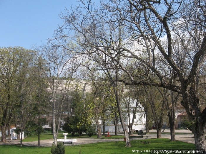 Вид на Дворцовую площадь со стороны Садовых ворот. Бахчисарай, Россия