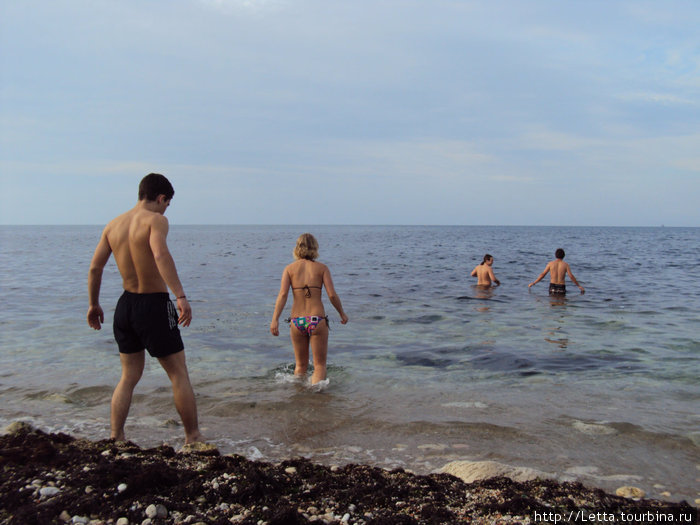 Даже в октябре в Черном море можно купаться Область Севастополь, Россия