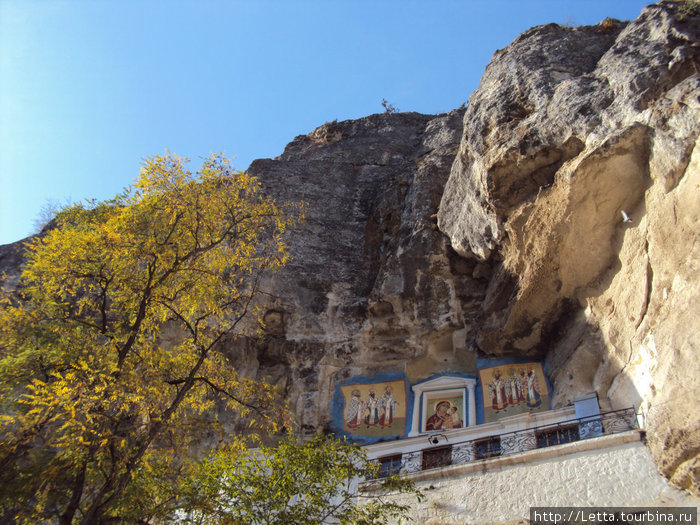 Чуфут-Кале и Свято-Успенский мужской монастырь Бахчисарай, Россия
