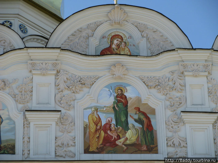 Фрагменты лепки и росписи Успенского собора Киев, Украина
