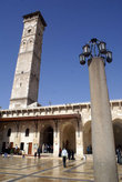 Фонарь на каменном столбе и квадратный минарет — в мечети Омейядов