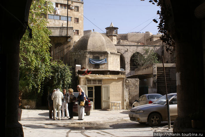 Во внутреннем дворе в центре Алеппо Алеппо, Сирия