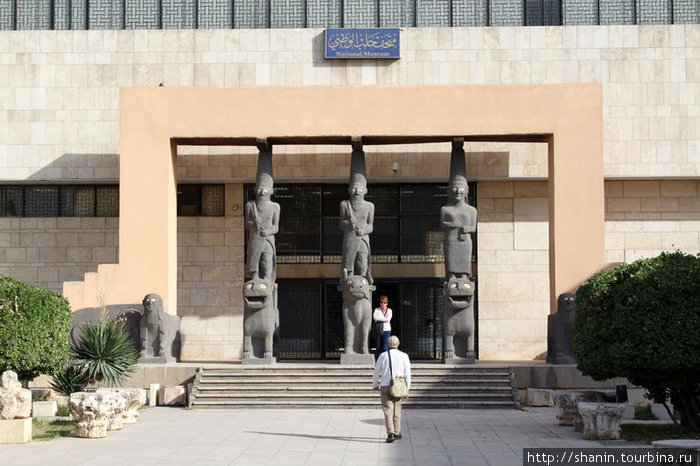 Вход в Национальный музей в Алеппо Алеппо, Сирия