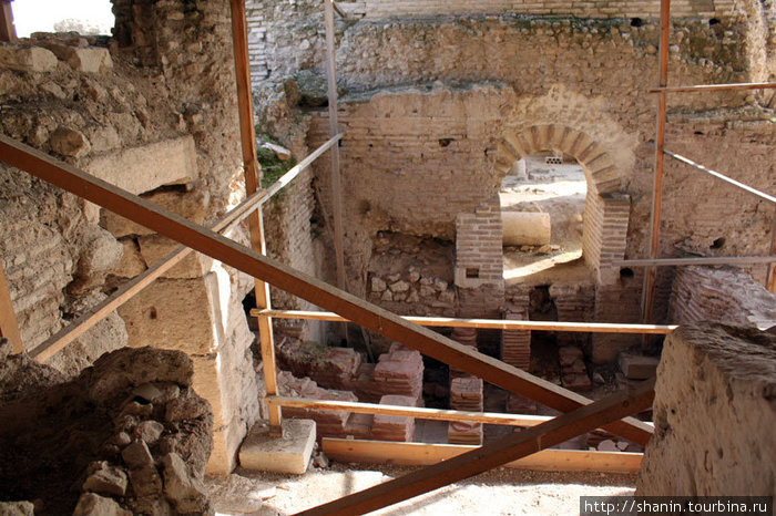 Руины бани в Афамии Афамия, Сирия