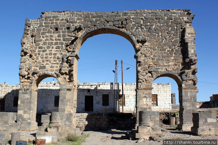 Триумфальные ворота Старого города Босра, Сирия