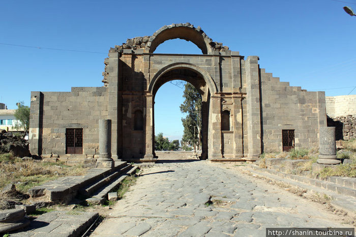 Городские ворота Старого города в Босре Босра, Сирия