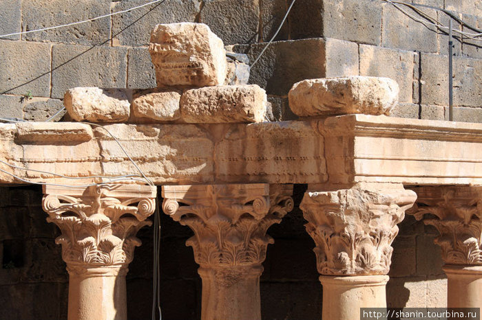 Фрагмент украшения сцены Босра, Сирия