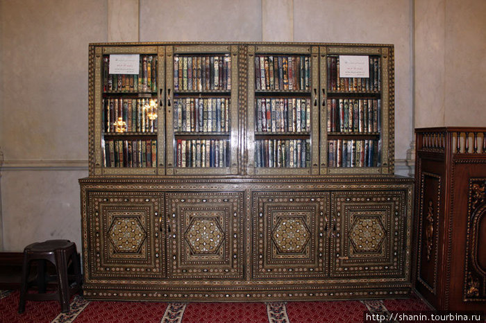 Библиотечка духовной литературы в мечети Омейядов Дамаск, Сирия