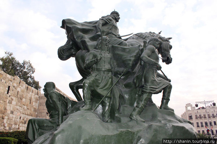 Памятник Салах-ад-Дину — знаменитому полководцу Дамаск, Сирия