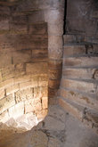 Винтовая каменная лестница
